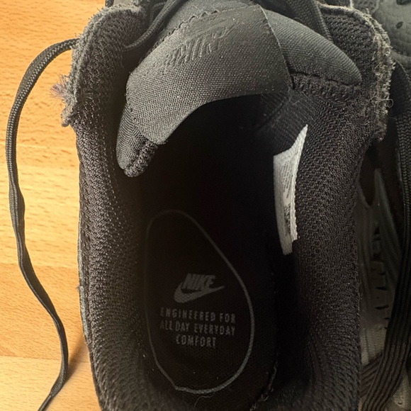 Nike Women's Black Athletic Shoes - Picture 15 of 16